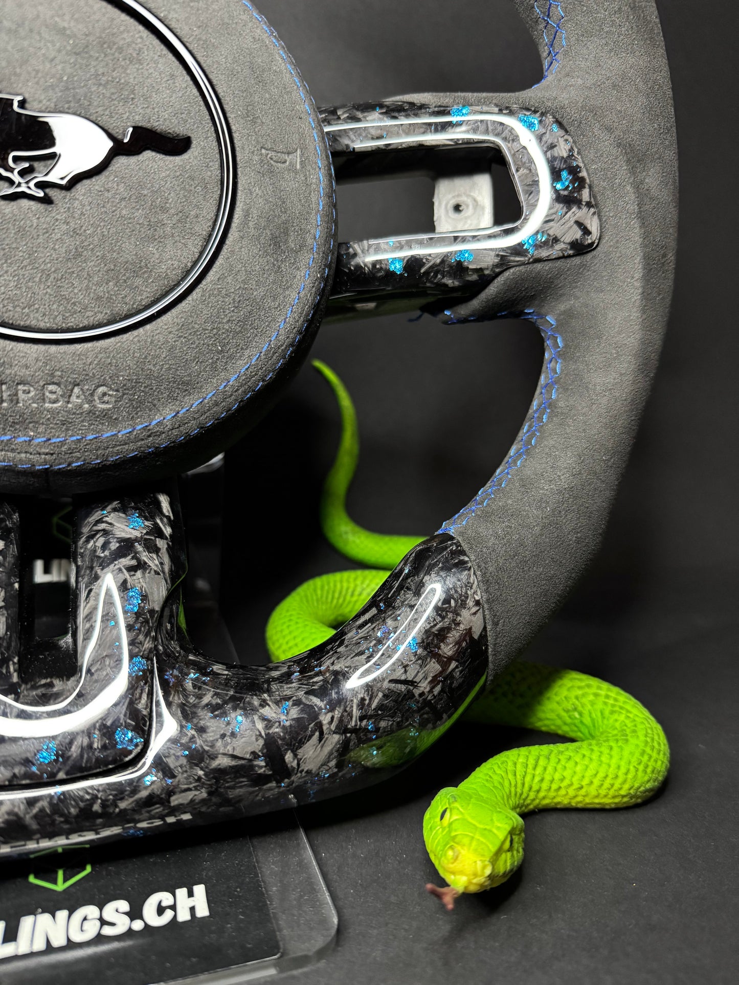 Ford Mustang Sportlenkrad Forged Carbon Farbsplitter (LED)