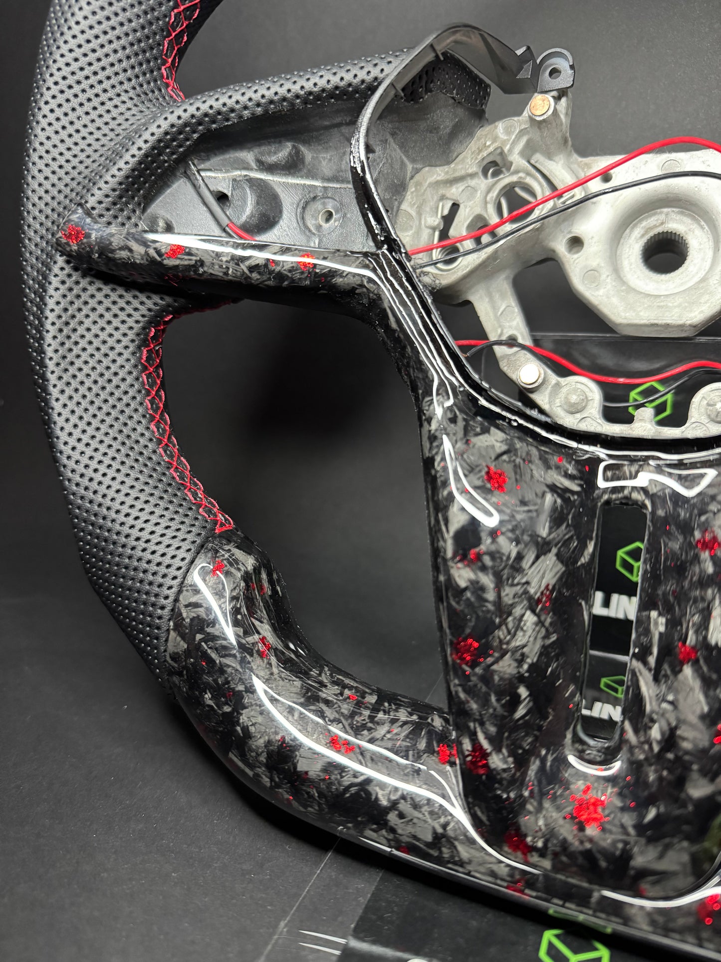 Nissan GTR Sportlenkrad Forged Carbon Farbsplitter (LED)