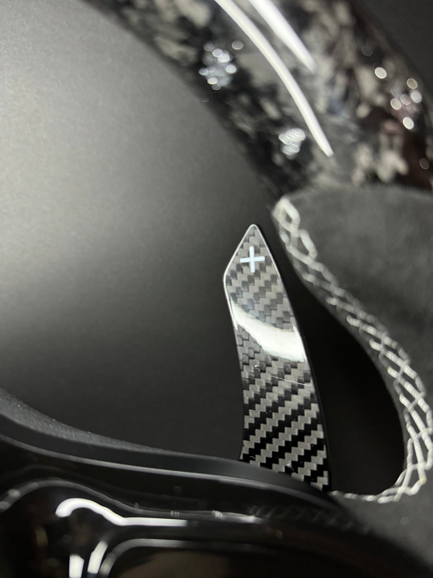 Mercedes AMG Sportlenkrad Forged Carbon Farbsplitter