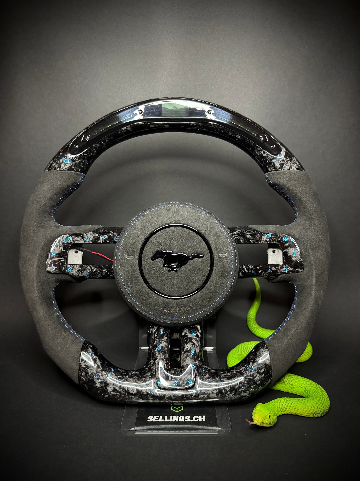 Ford Mustang Sportlenkrad Forged Carbon Farbsplitter (LED)