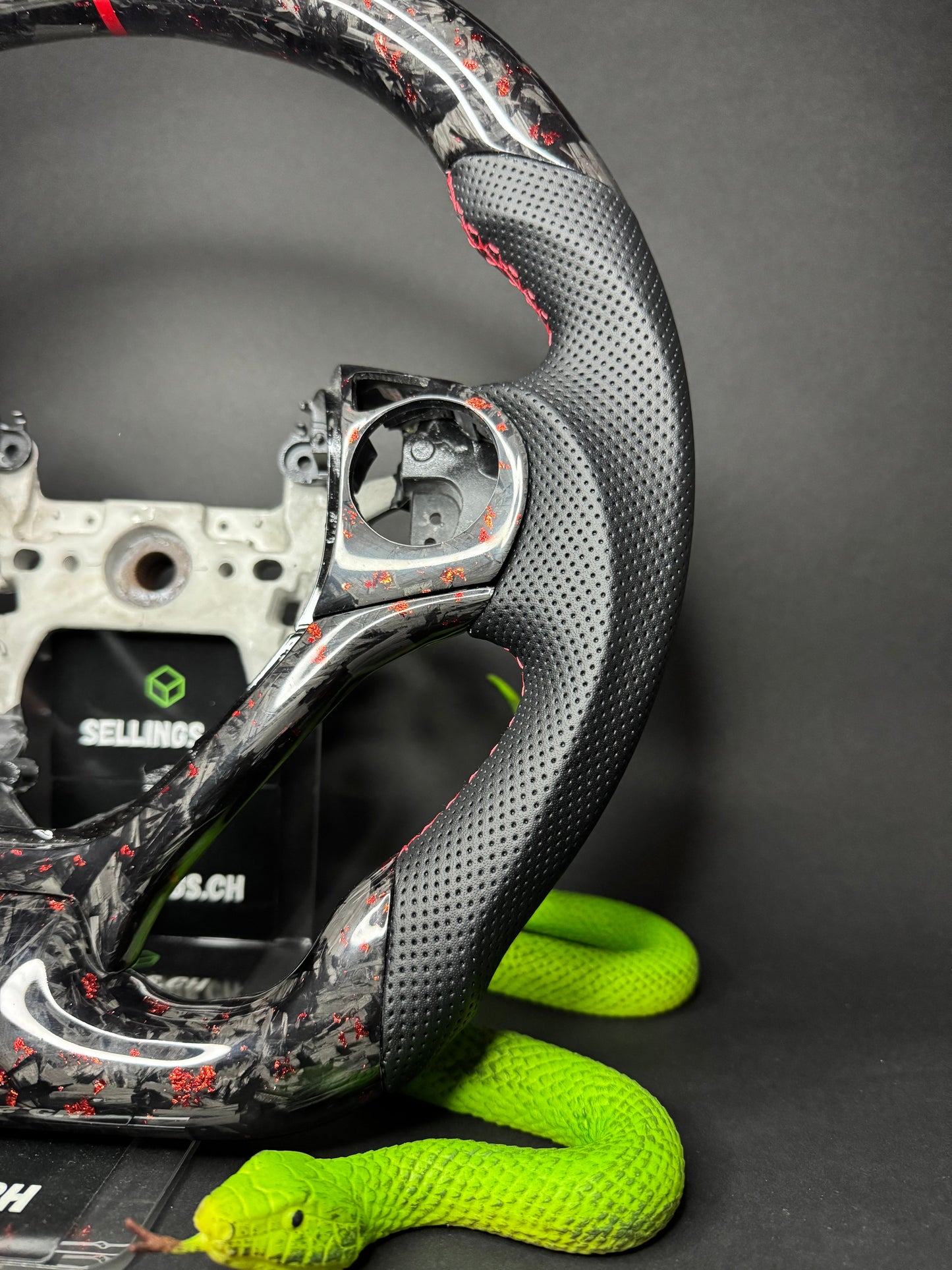 Honda Sportlenkrad Forged Carbon Farbsplitter