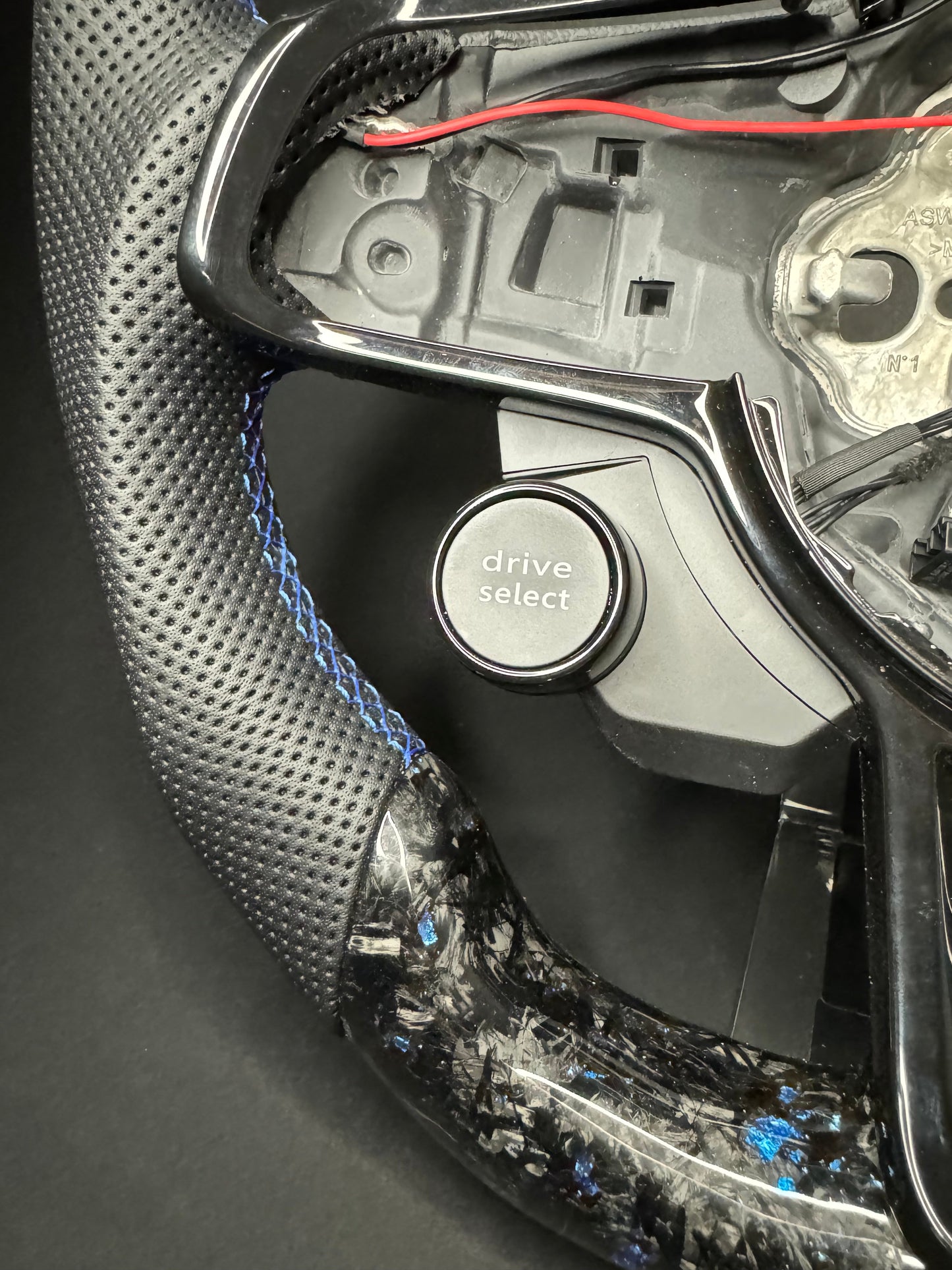 VW Golf 7/7.5 Sportlenkrad Forged Carbon Farbsplitter (LED)