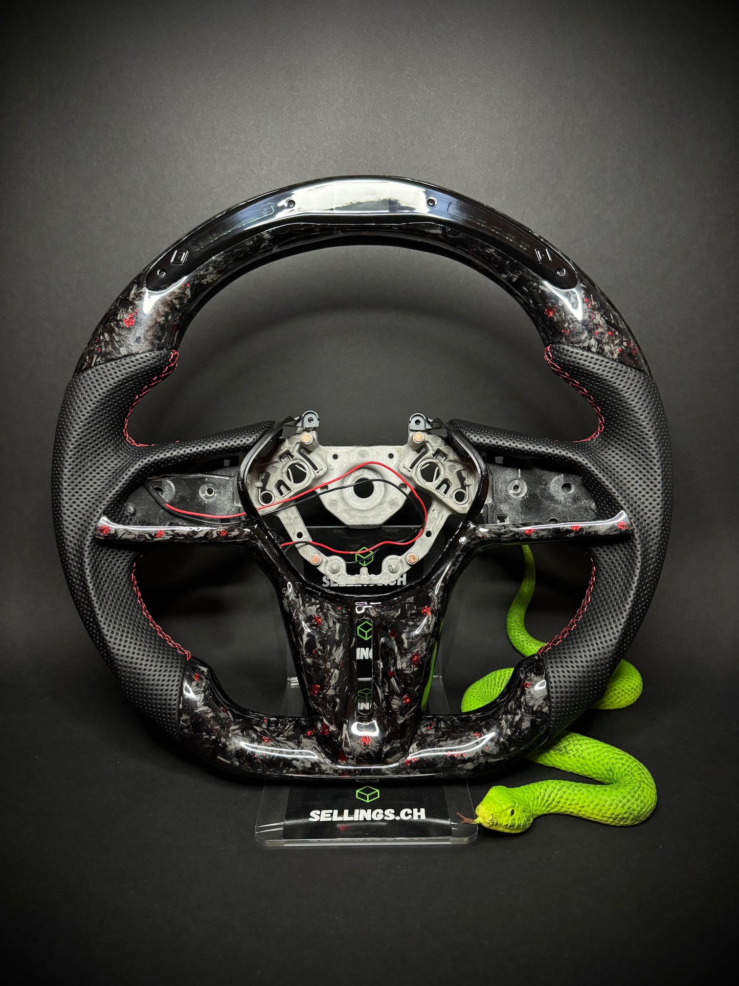Nissan GTR Sportlenkrad Forged Carbon Farbsplitter (LED)
