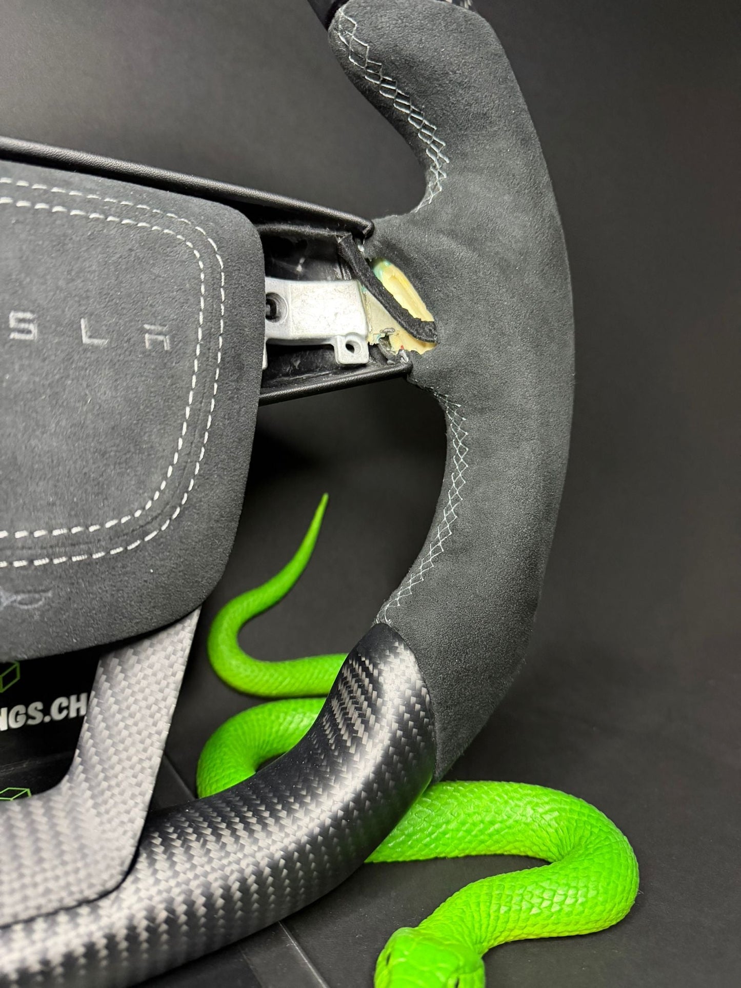Tesla Sportlenkrad Carbon Matt