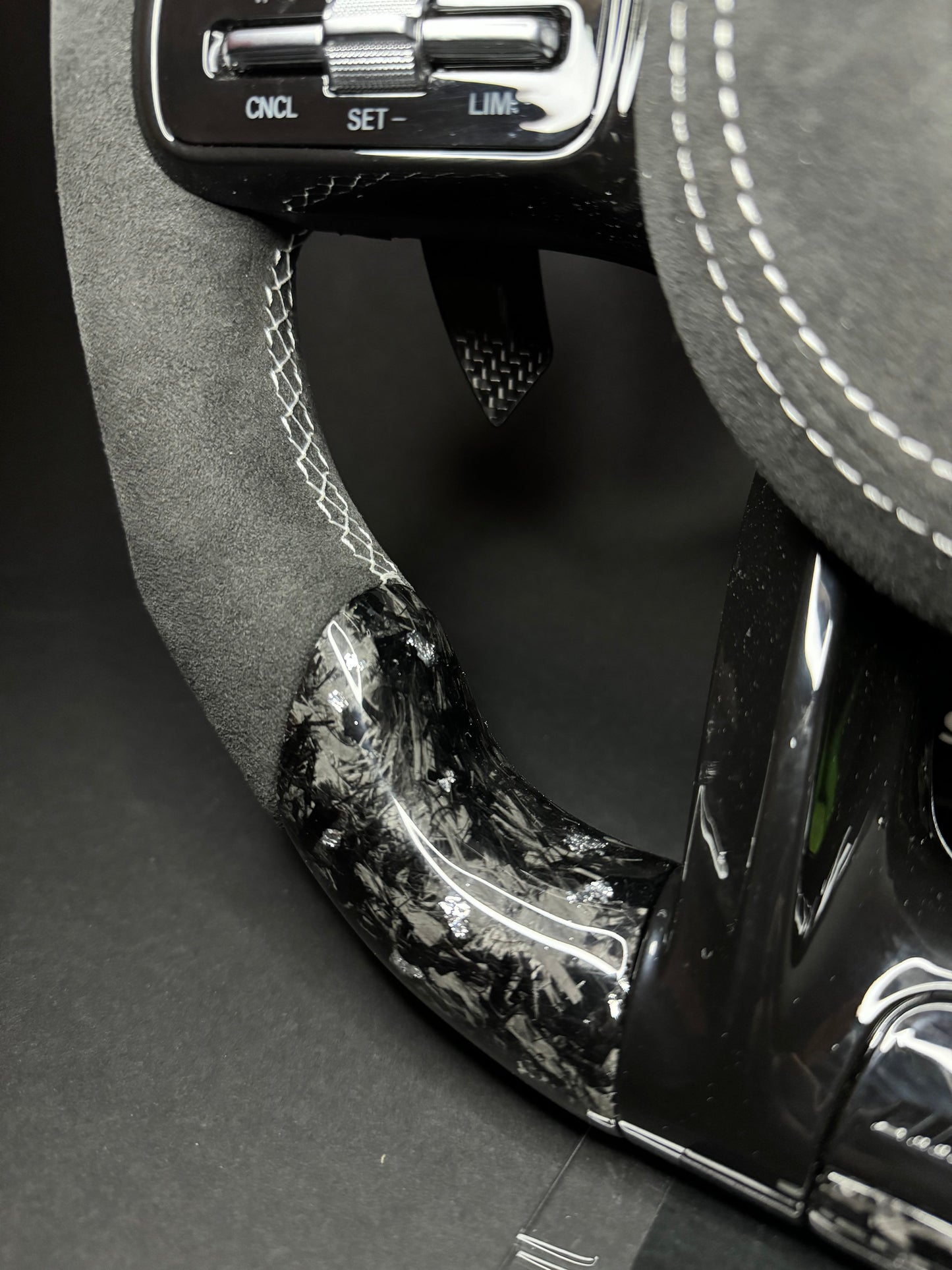 Mercedes AMG Sportlenkrad Forged Carbon Farbsplitter (Upgrade auf Facelift)