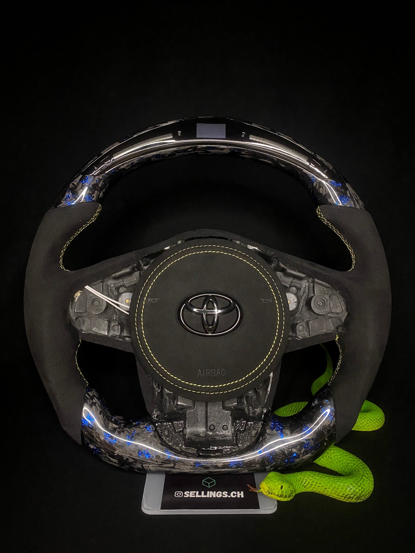 Toyota Supra Sportlenkrad Forged Carbon Farbsplitter (LED)