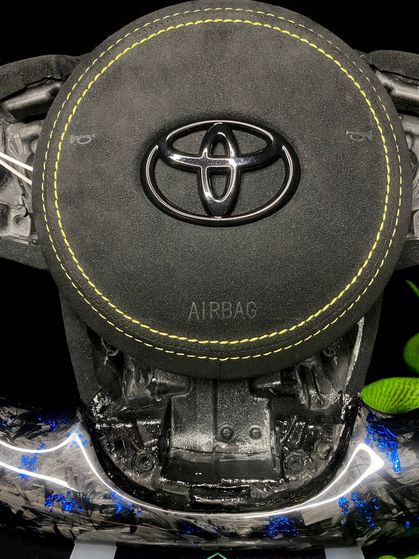Toyota Supra Sportlenkrad Forged Carbon Farbsplitter (LED)