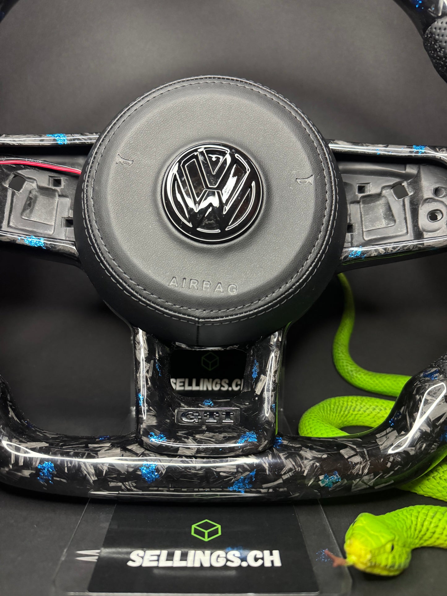 VW Golf 7/7.5 Sportlenkrad Forged Carbon Farbsplitter (LED)