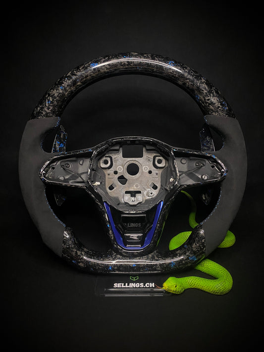 VW Golf 8 Sportlenkrad Forged Carbon Farbsplitter