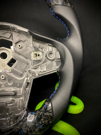 Toyota Supra Sportlenkrad Forged Carbon Farbsplitter