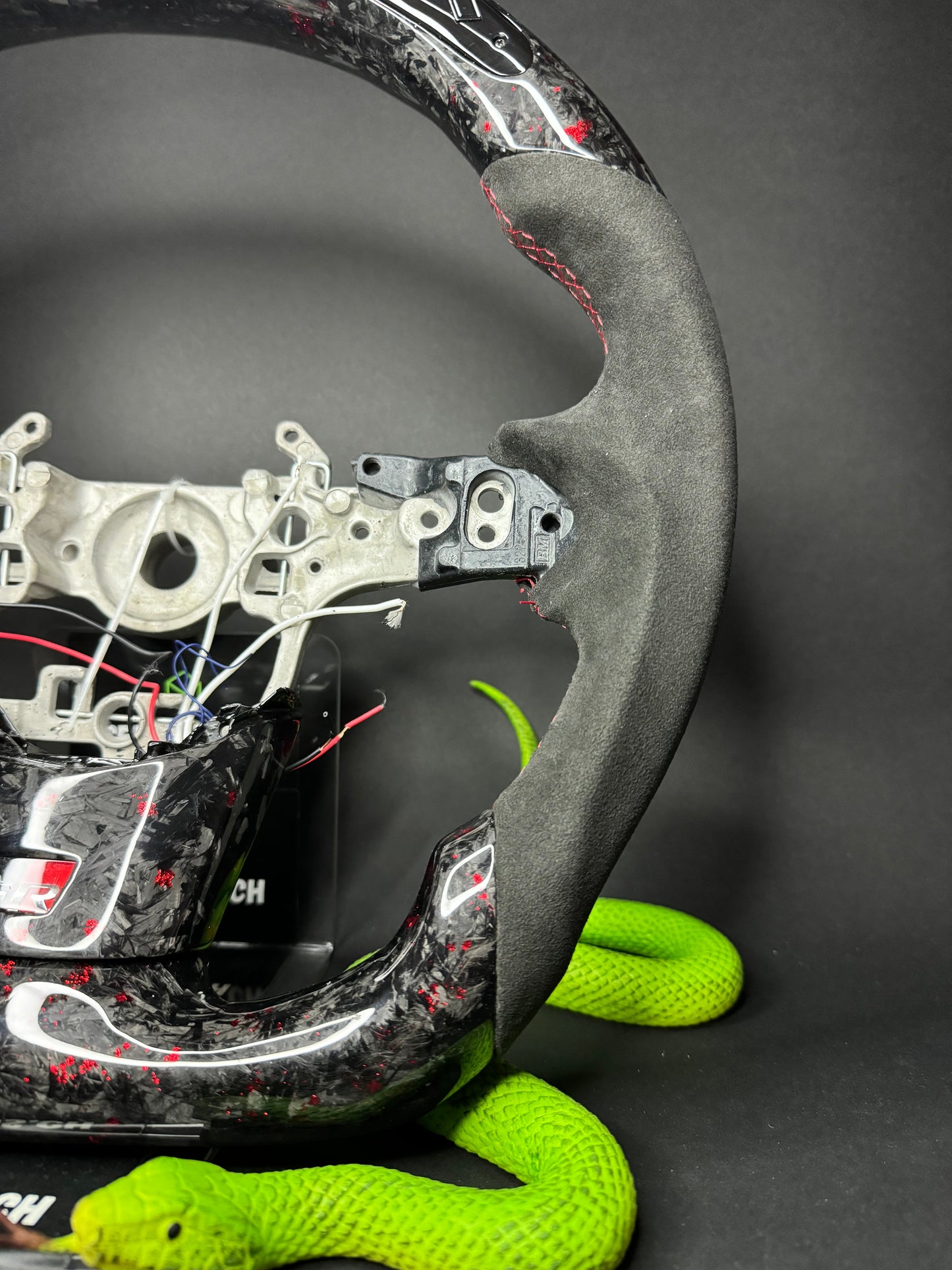 Toyota Yaris GR Sportlenkrad Forged Carbon Farbsplitter (LED)