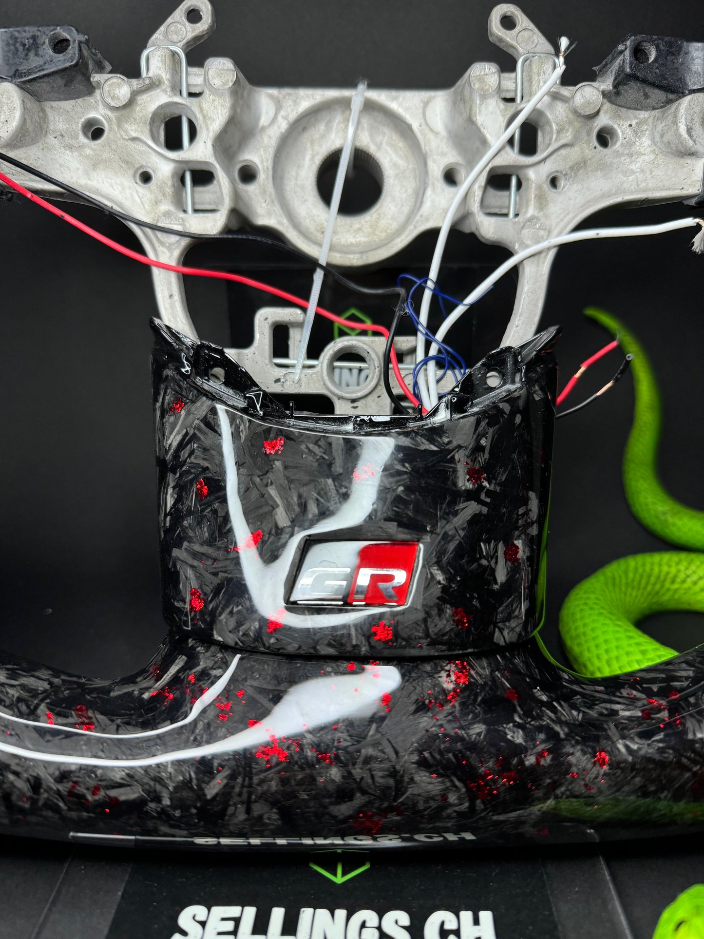 Toyota Yaris GR Sportlenkrad Forged Carbon Farbsplitter (LED)
